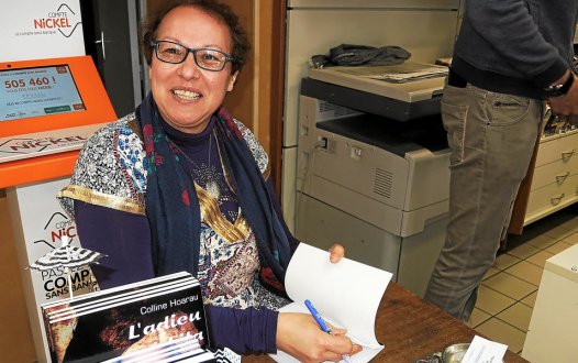 colline-hoarau-dedicacait-son-nouveau-roman-samedi-une_3308143_526x330p